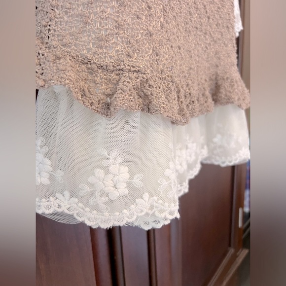 Girls Beige and Cream lace tunic or dress - 6x - Picture 4 of 11